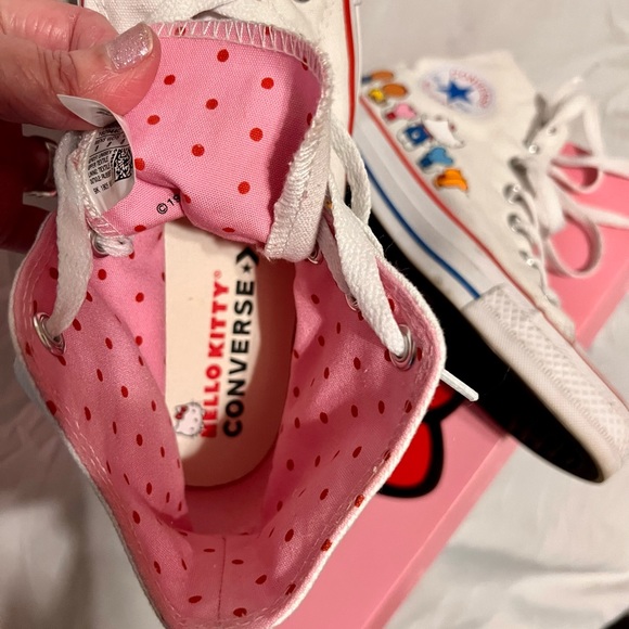SOLD!!! Sz 8 Womens Converse Sanrio Hello Kitty Collab Hi Tops - Picture 7 of 14